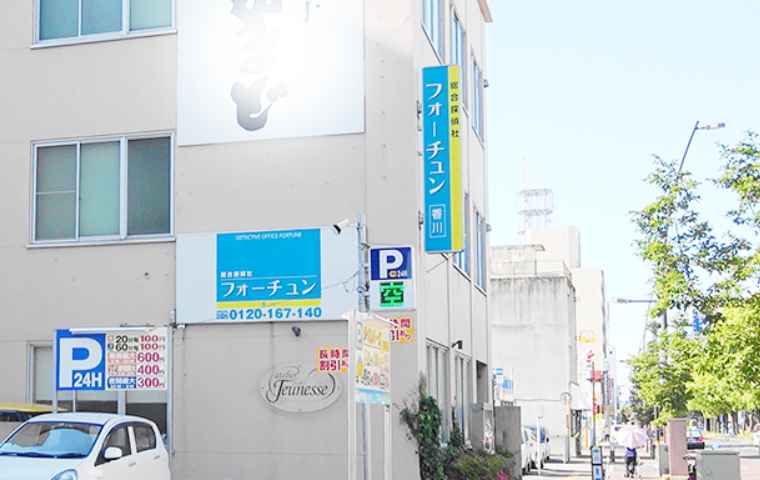 コインパーキングが隣接しています
