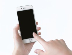 「スマホのLINEや携帯のメール」パートナーの不倫に気づくきっかけ